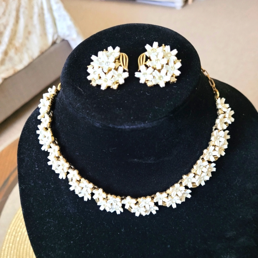 Lister Vintage set of earrings and necklace